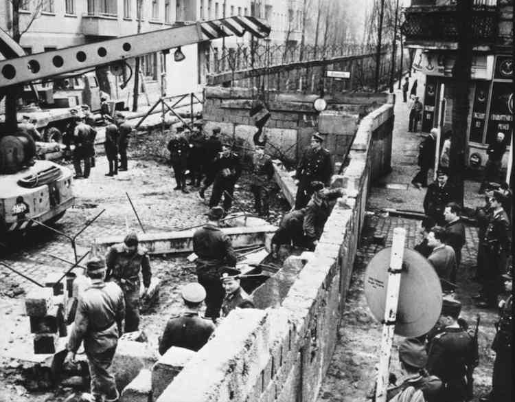 rise-and-fall-berlin-wall-construction1_orig Army people working to destroy the wall
